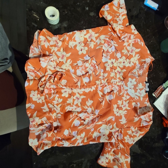 Nwot Cinched peplum Blouse - Picture 7 of 9